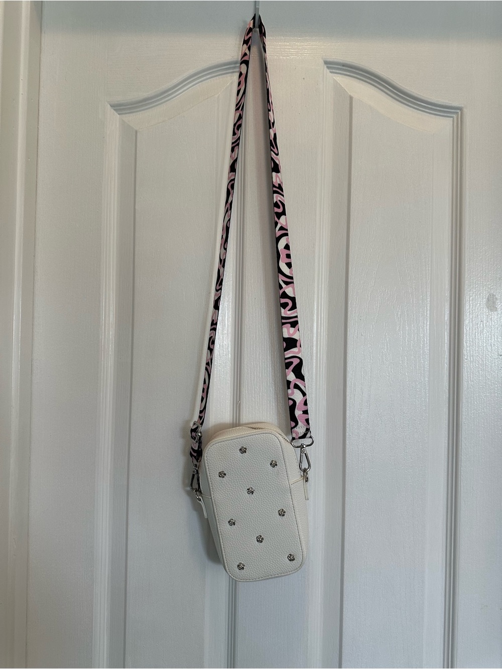 White Crossbody Phone Bag with Pink Patterned Strap -Brand new! 7 1/2 X 5 1/2in